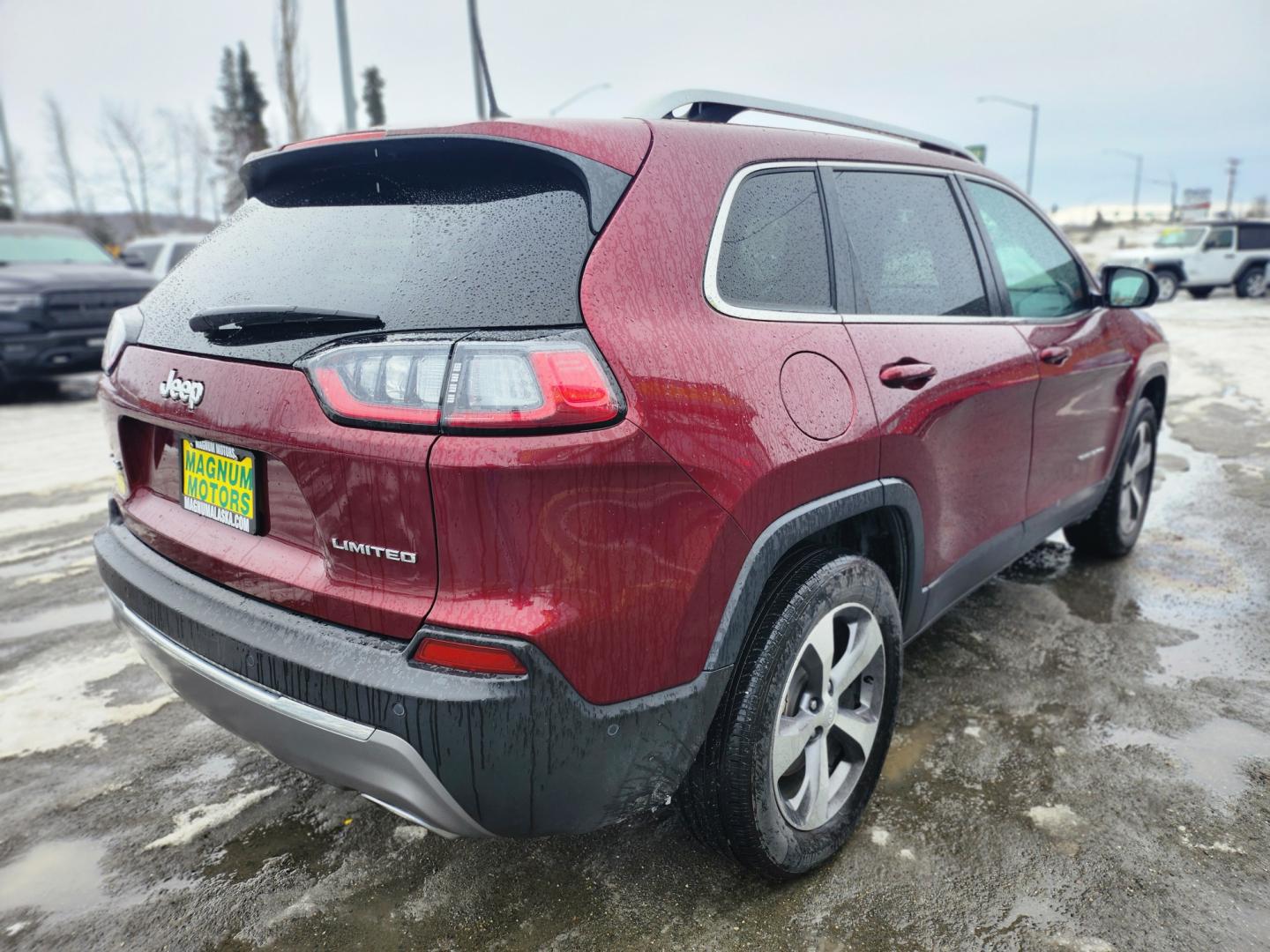 2021 RED /BLACK LEATHER JEEP CHEROKEE LIMITED (1C4PJMDX3MD) with an 3.2L engine, Automatic transmission, located at 1960 Industrial Drive, Wasilla, 99654, (907) 274-2277, 61.573475, -149.400146 - Photo#5